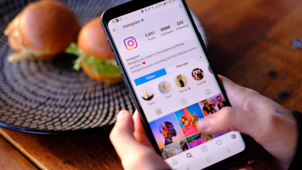 Instagram teste une nouvelle fonctionnalité permettant de partager des photos et vidéos directement depuis votre téléphone.